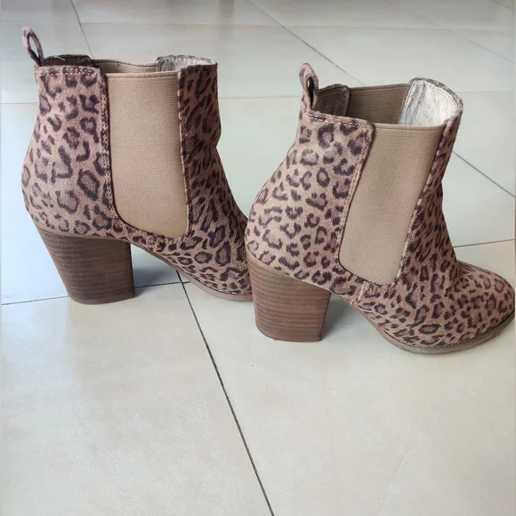 Forever New Chelsea Boots - Picture 5 of 5